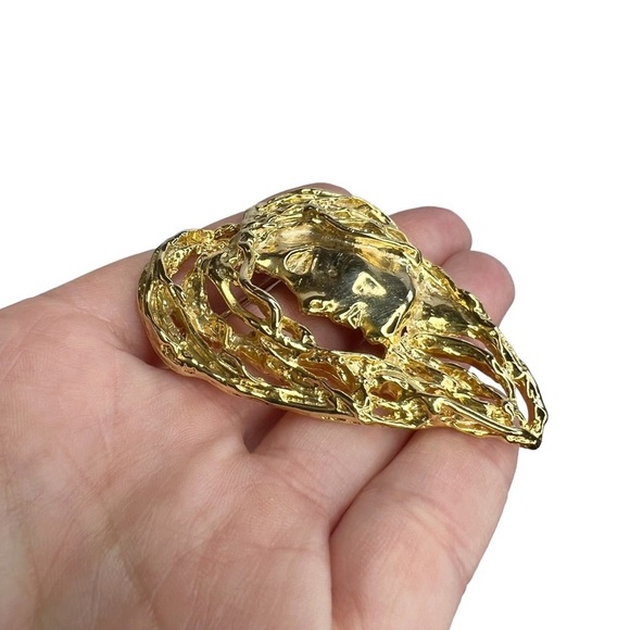 Shiny Gold Tone Art Nouveau Style Heart Shaped Lady Face Brooch - Picture 3 of 9